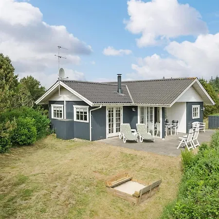 度假居 Dines - 1km From The Sea By Interhome *