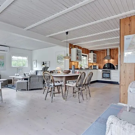 Dines - 1km From The Sea By Interhome *