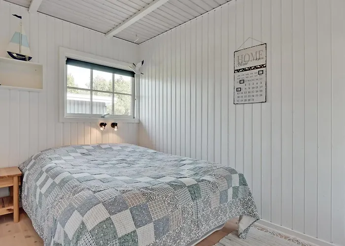 Dines - 1km From The Sea By Interhome