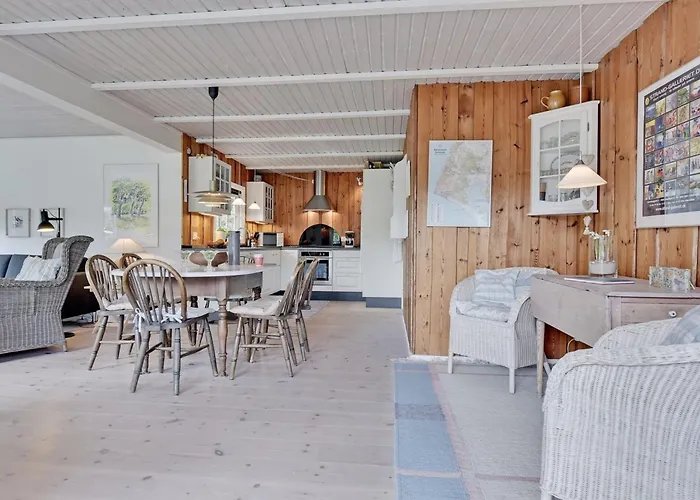 Dines - 1km From The Sea By Interhome 펜션