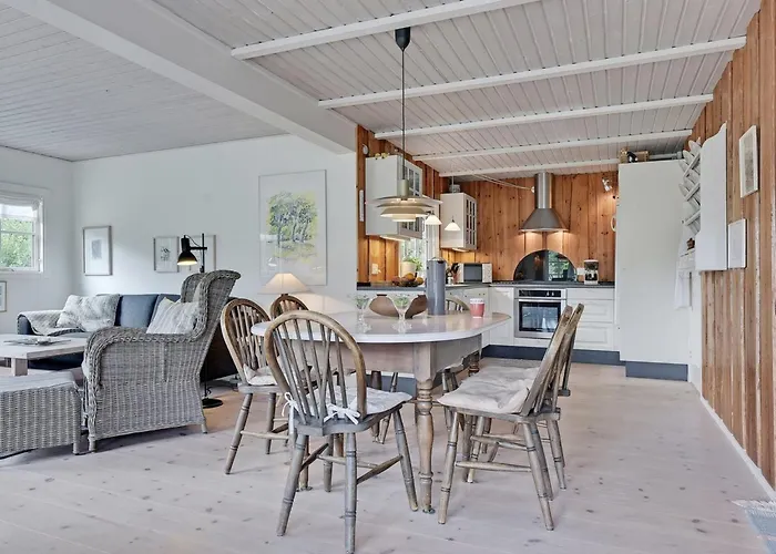 Dines - 1km From The Sea By Interhome 베제르 스트란드